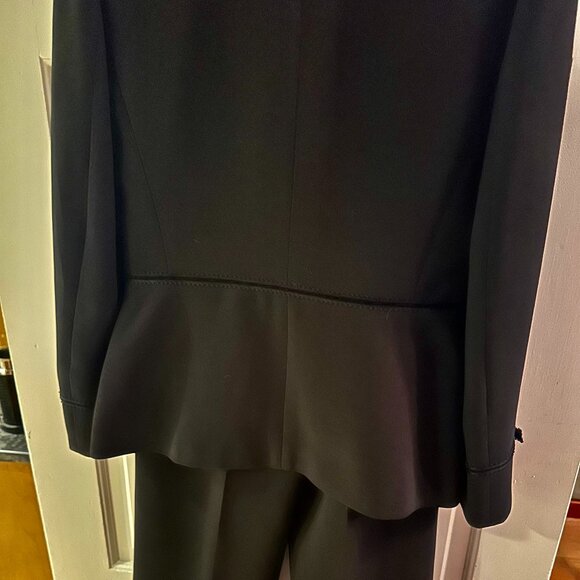 Tahari Wms Black fully lined 2 piece Pants Suit size 8 - Picture 5 of 14